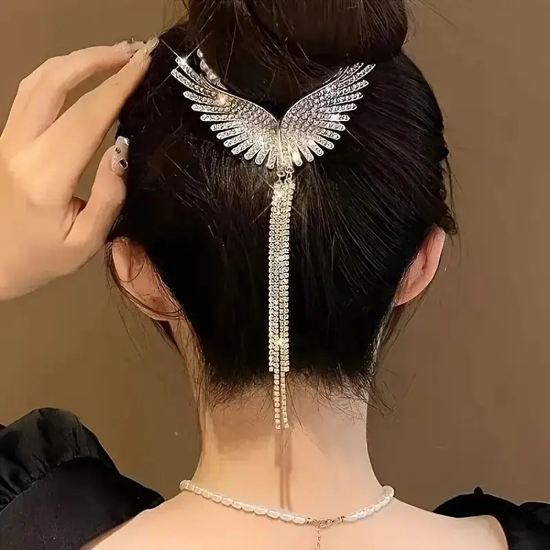 “Luce peinada en segundos con el Broche… y recibe todo el combo de belleza incluido”